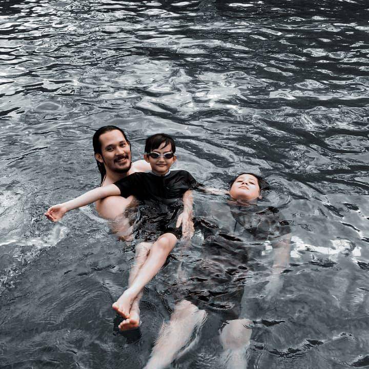 potret keluarga Rully Firmansyah (instagram.com/rully_fiss)