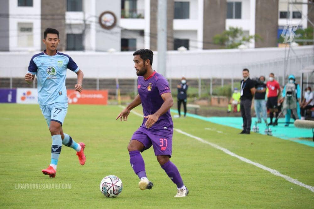 Pemain Persik Kediri saat melawan Persela Lamongan. Ligaindonesiabaru.com