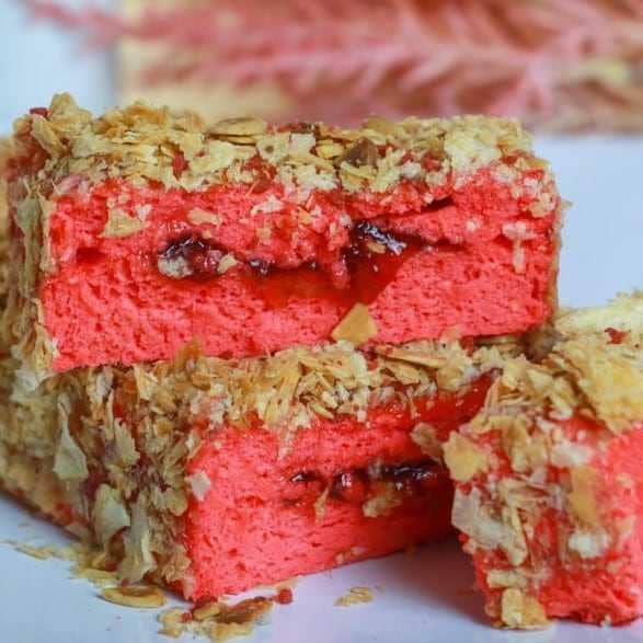 bolu kukus stroberi (instagram.com/bandengisiciwidey)