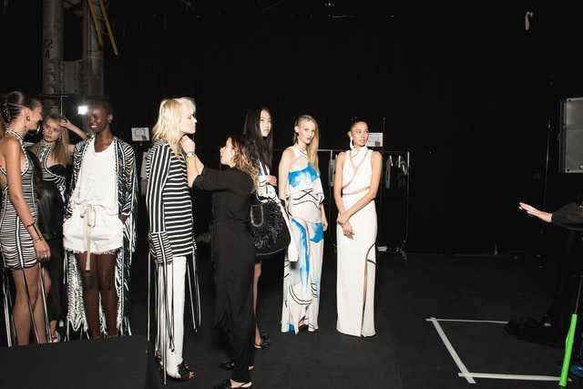 7 Skill yang Wajib Dimiliki Fashion Designer, Gak Cuma Jago Gambar!