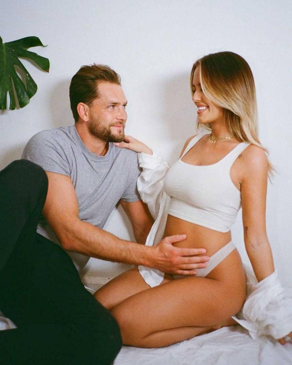 Lottie Tomlinson dan kekasih (instagram.com/lottietomlinson)