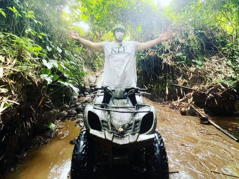 Ivan Gunawan bermain ATV di Bali. (instagram.com/ivan_gunawan)