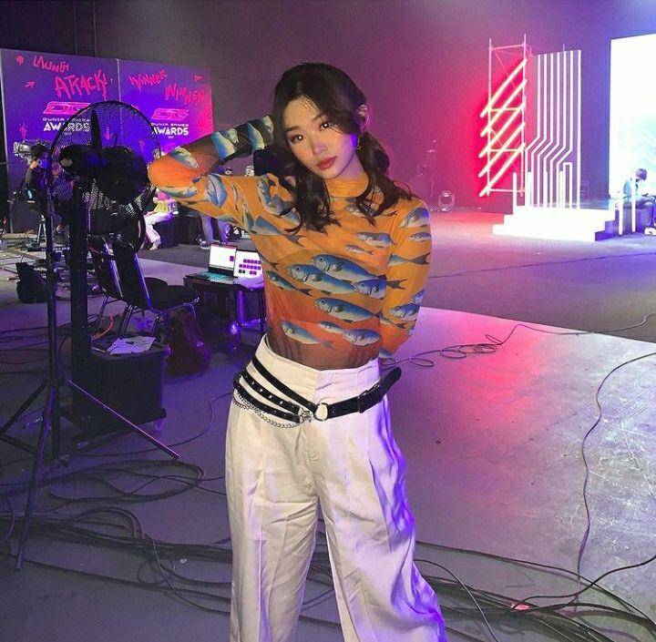 Potret Livy Renata dengan style baju dan celana panjang. Instagram.com/livyrenata