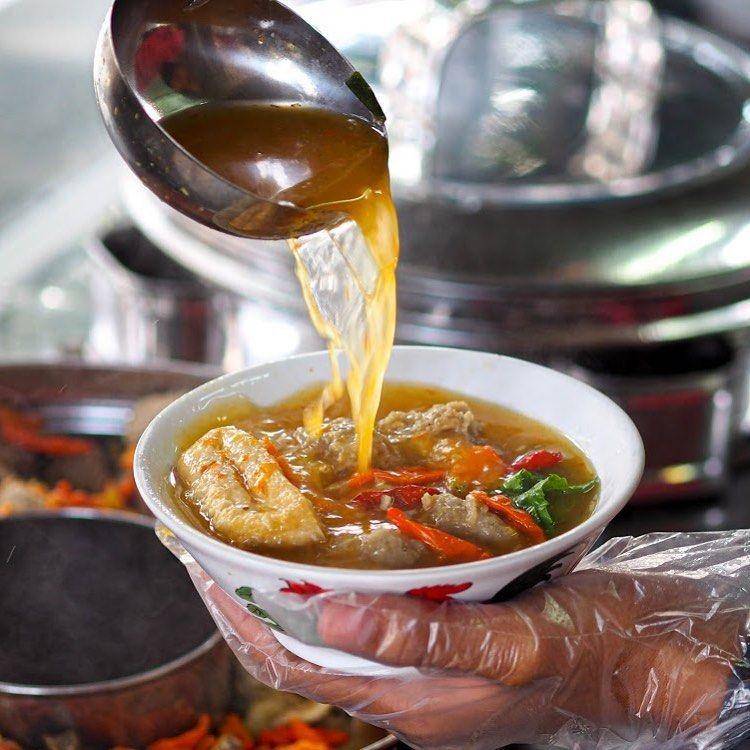 Kuah pedas khas bakso Kartini di Kediri. Instagram.com/@bakso.kartini
