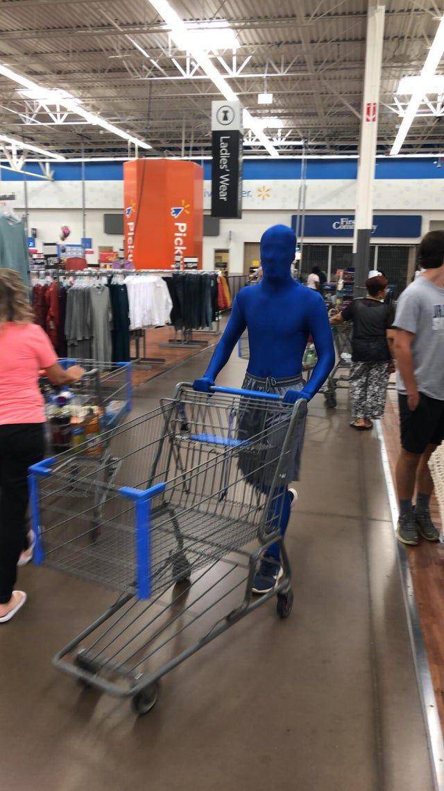 pria dengan pakaian biru (reddit.com/user/BetterCallGasol3316)