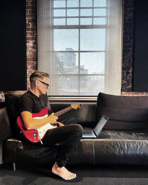 Bryan Adams (instagram.com/bryanadams)