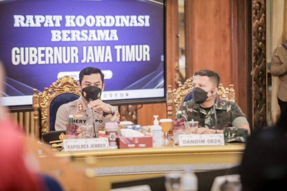 Polisi Sebut Ada yang Ditutupi dari Tragedi Ritual Pantai di Jember