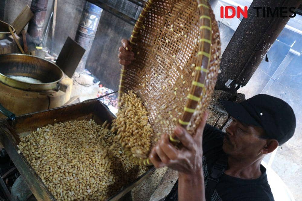 Harga Kedelai Naik, Pengrajin Tempe dan Tahu Perkecil Ukuran