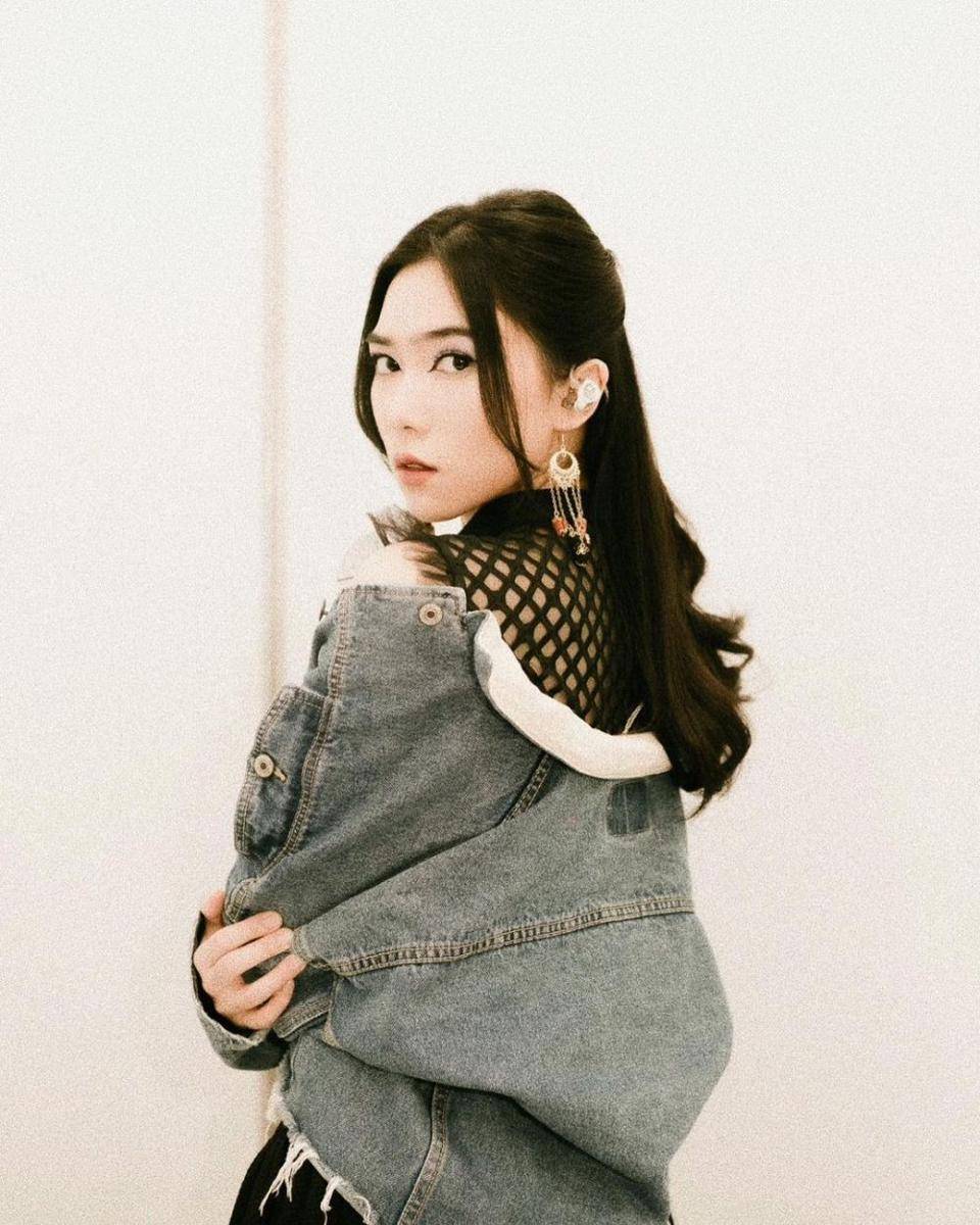 Isyana Sarasvati (instagram.com/isyanasarasvati)
