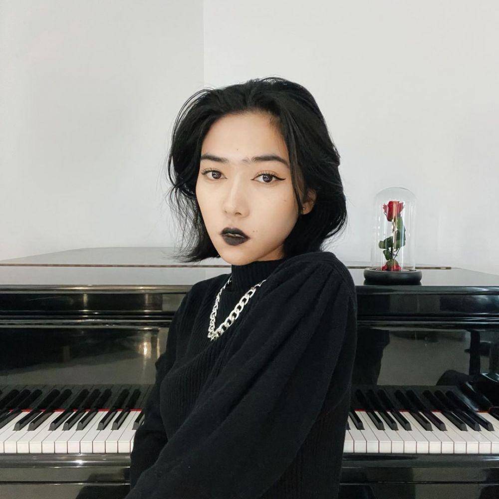 Isyana Sarasvati (instagram.com/isyanasarasvati)