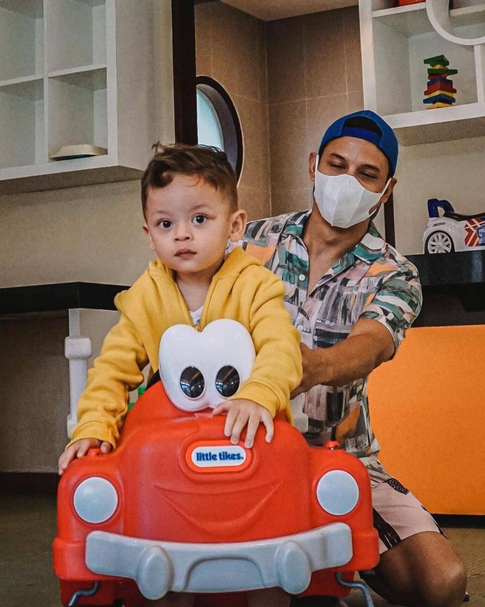 Lucky Perdana dan buah hati (instagram.com/lidibrugman)
