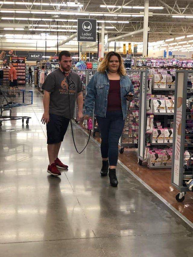 potret pasangan di supermarket (reddit.com/user/Milsurp_Seeker)