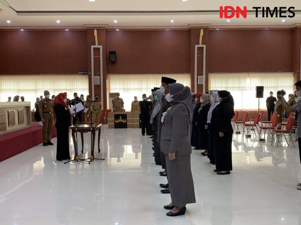 Pelantikan pejabat Pemkot Bandar Lampung. (IDN Times/Rohmah Mustaurida).