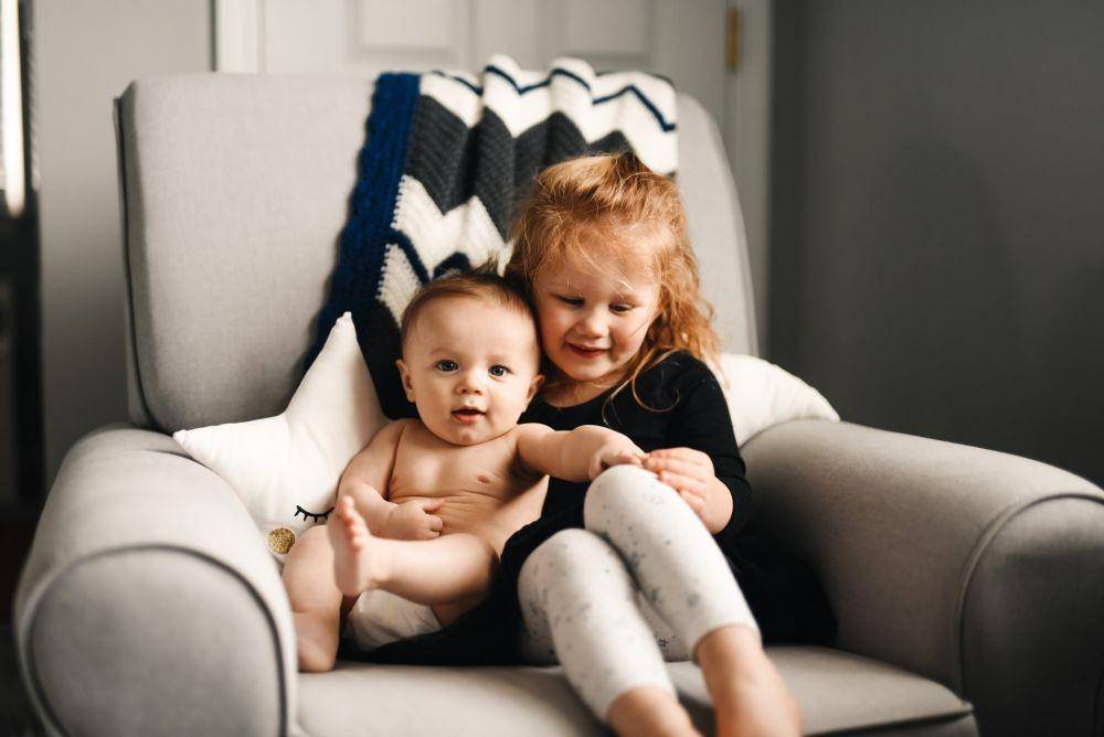 ilustrasi bayi dan balita (unsplash.com/Christian Bowen)