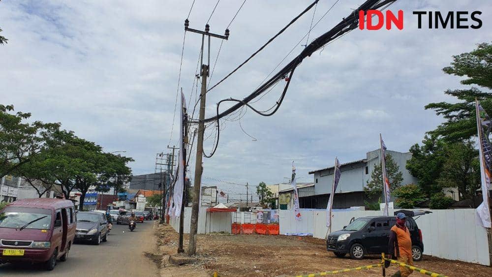Idris Curhat Kabel di Depok Semrawut karena Terhambat Perizinan