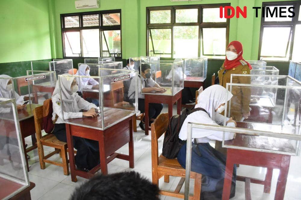 PTM di salah satu sekolah Bandar Lampung beberapa waktu lalu. (IDN Times/Rohmah Mustaurida)