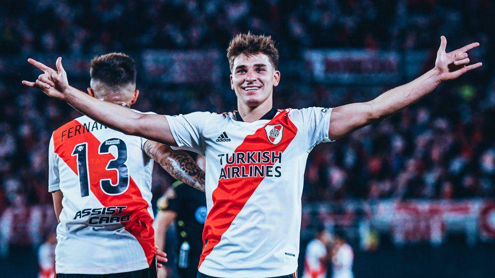 Julian Alvarez (mancity.com)