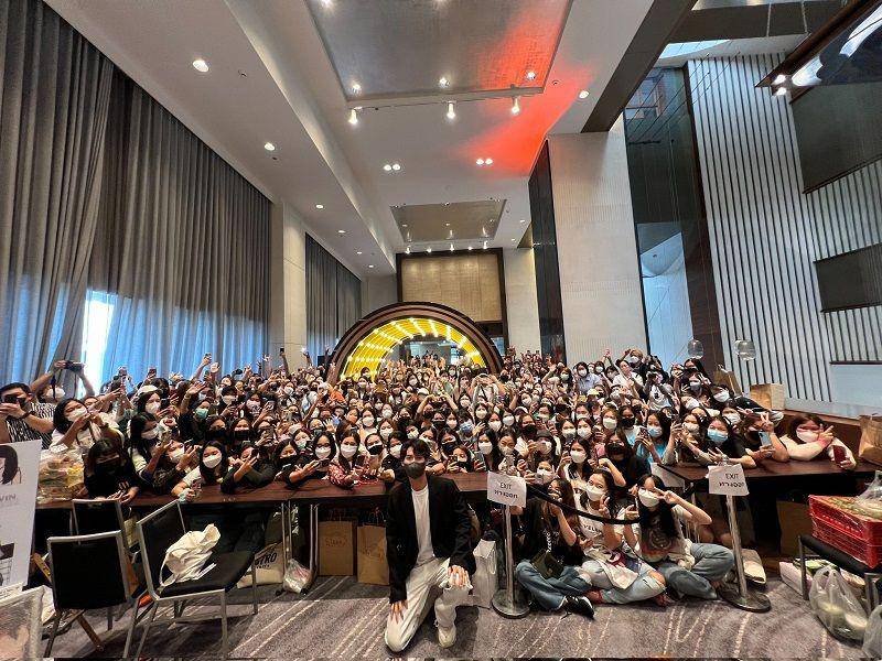 Win Metawin bersama fans(twitter.com/winmetawin)