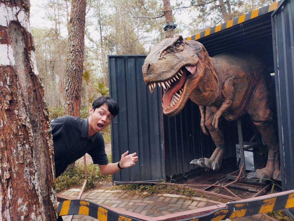 Mojosemi Forest and Dinosaurus Park, Magetan. (instagram.com/gilanggg_eses)