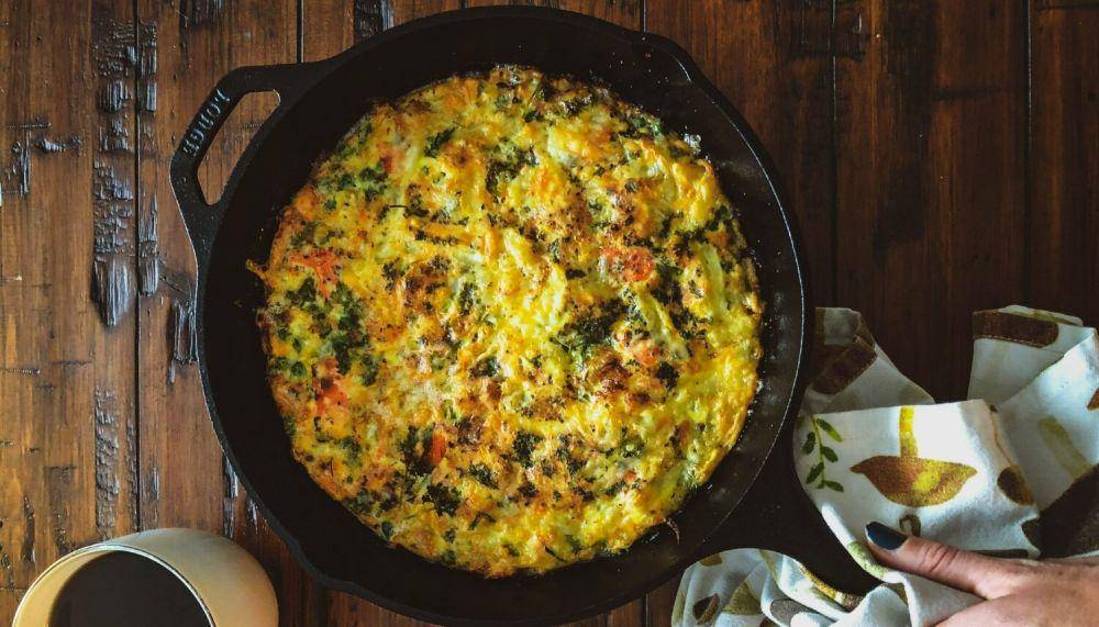 ilustrasi omelet mi kornet (pexels.com/Kristina Gain)