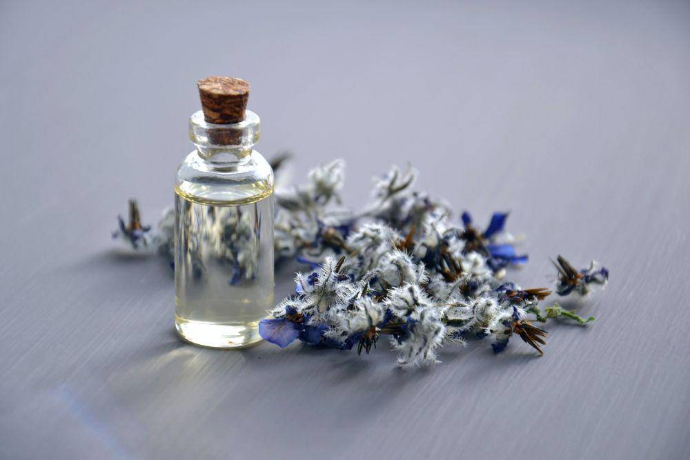 ilustrasi minyak aromaterapi lavender (pexels.com/Mareefe)