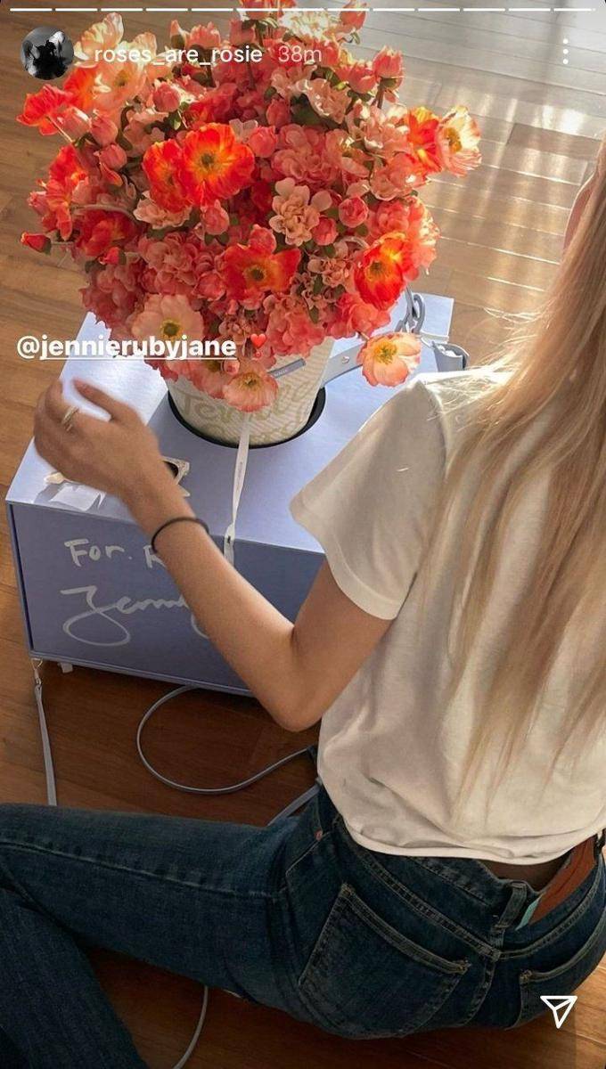 tangkapan layar Instagram Story Rose BLACKPINK (instagram.com/roses_are_rosie)