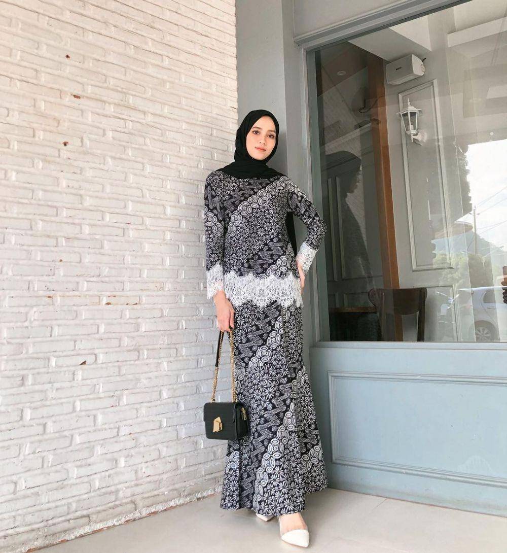 Rok batik untuk kondangan. (instagram.com/vinamaulina)