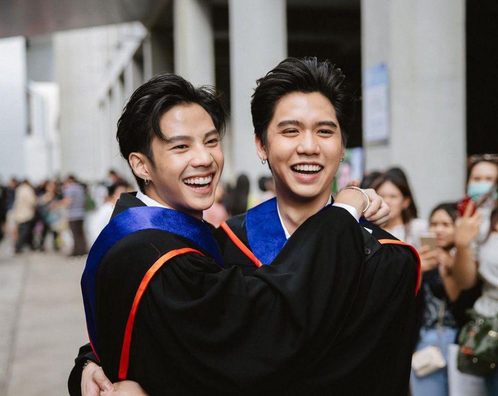 Beda Agensi, 9 Potret Persahabatan Aktor Thai Bank Thiti & Sing Harit