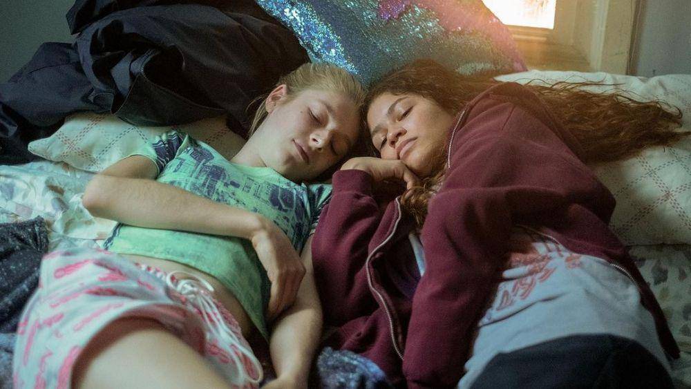 Hunter Schafer dan Zendaya sebagai Jules dan Rue dalam serial drama Euphoria (dok. HBO/Euphoria)