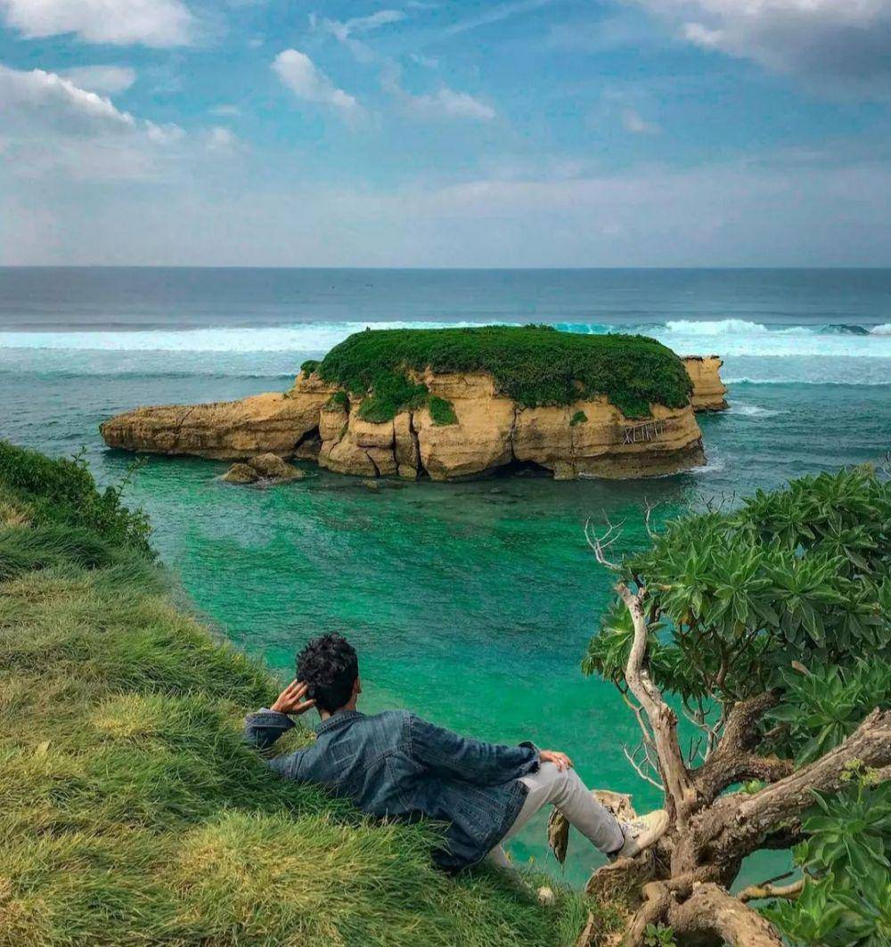 Pantai Kura-kura Lombok (instagram.com/travellingtipis2)
