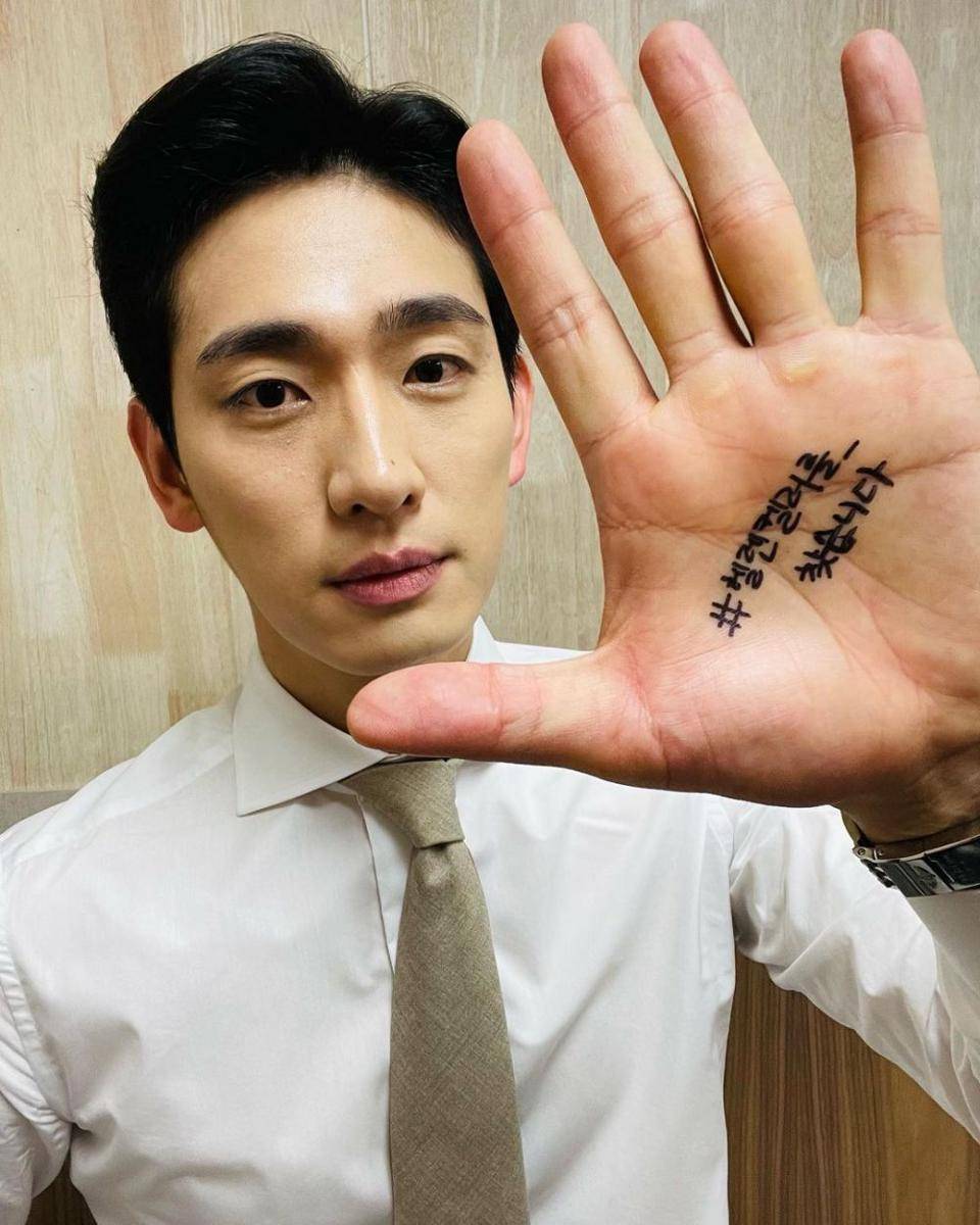 Yoon Park (instagram.com/yoon.bak)