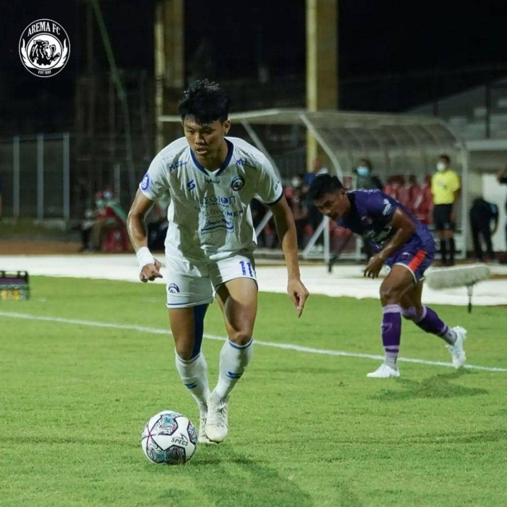 Feby Eka Putra saat bermain menghadapi Persita Tangerang. Instagram/aremafcofficial