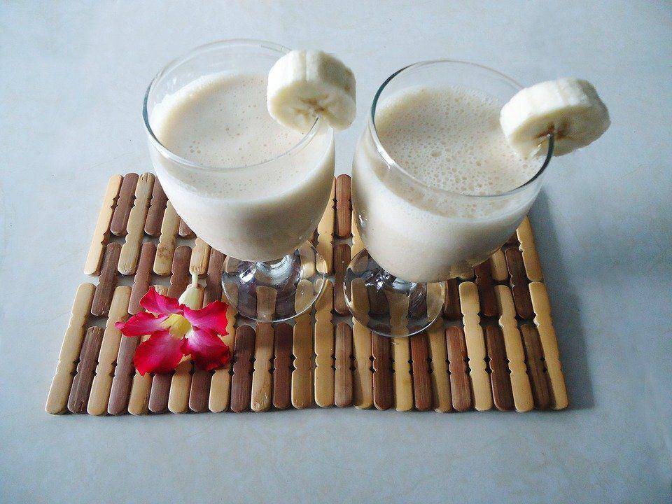 ilustrasi smoothie pisang (Pixabay/Gracia31)