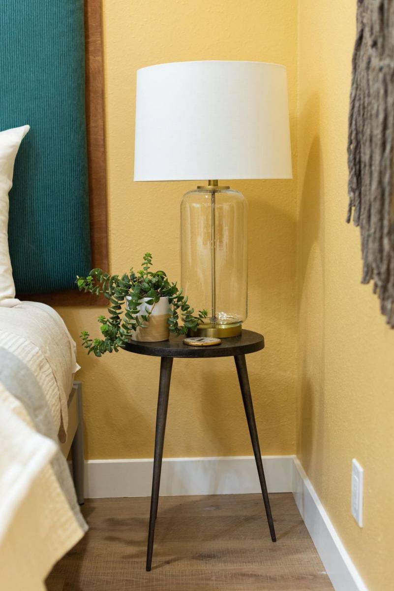 ide bedside table (.jasmine-roth.com)