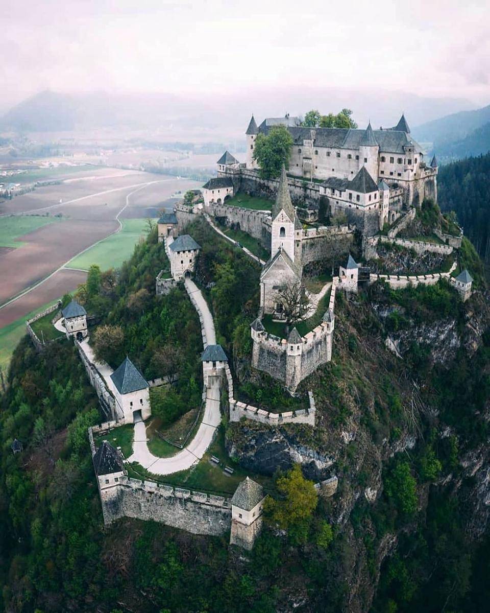 potret Hochosterwitz Castle (instagram.com/castlesbook)
