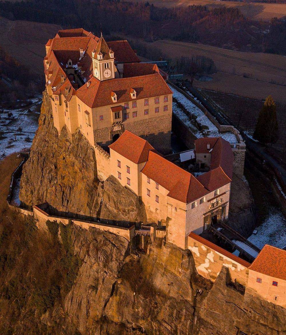 potret Riegersburg Castle (instagram.com/castlesbook)