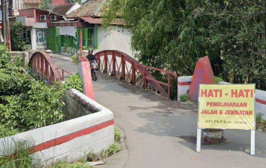 Jembatan Merah di Kapanewon Depok, Sleman (Dok. Google Maps)