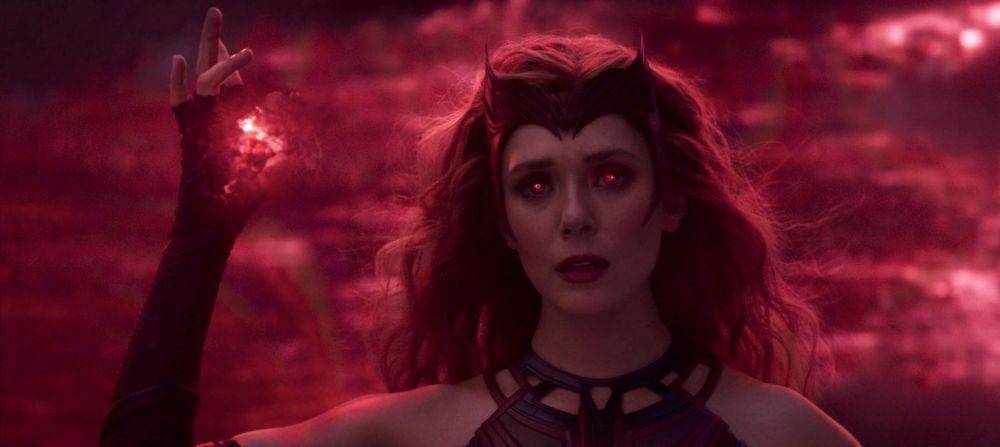 Elizabeth Olsen di serial WandaVision (dok. Disney+/WandaVision)