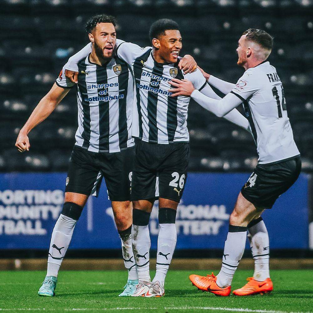 selebrasi gol pemain Notts County (twitter.com/Official_NCFC)