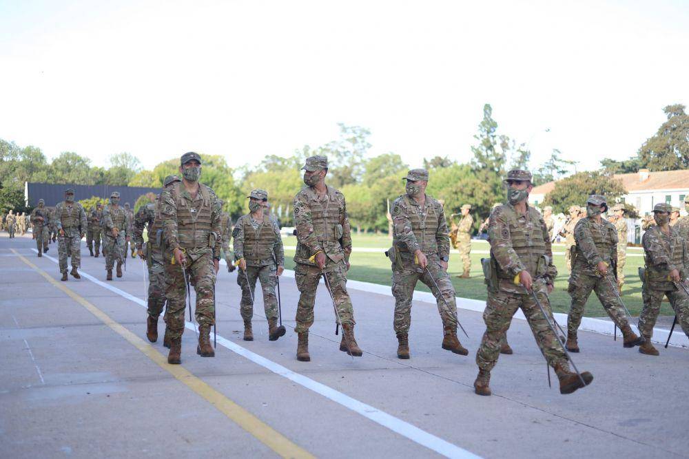 Tentara Argentina saat melangsungkan upacara. (twitter.com/esesc_argentina)