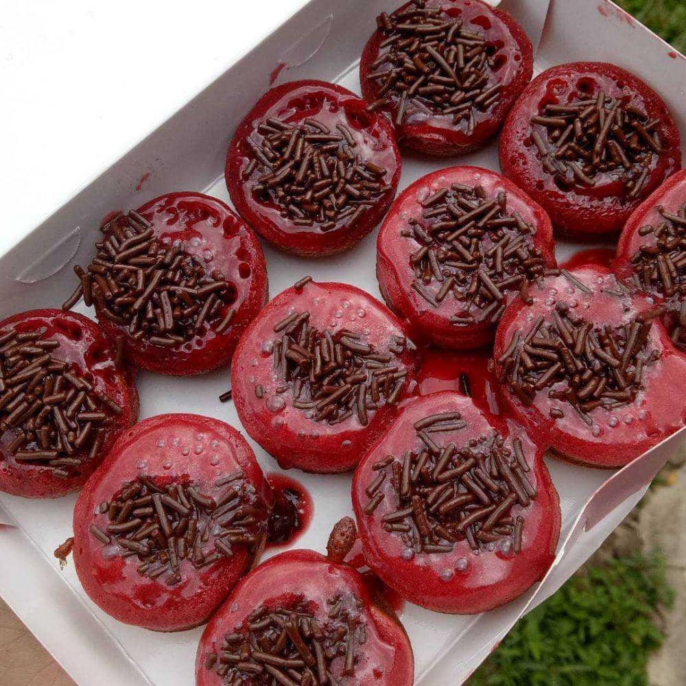Kue cubit red velvet (instagram.com/minikitchen_2015)