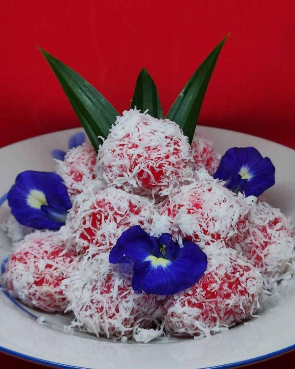 Klepon red velvet (instagram.com/fu_cen)