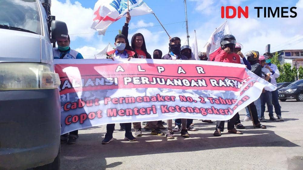 Buruh di Makassar Demo BPJS Ketenagakerjaan soal Pencairan JHT