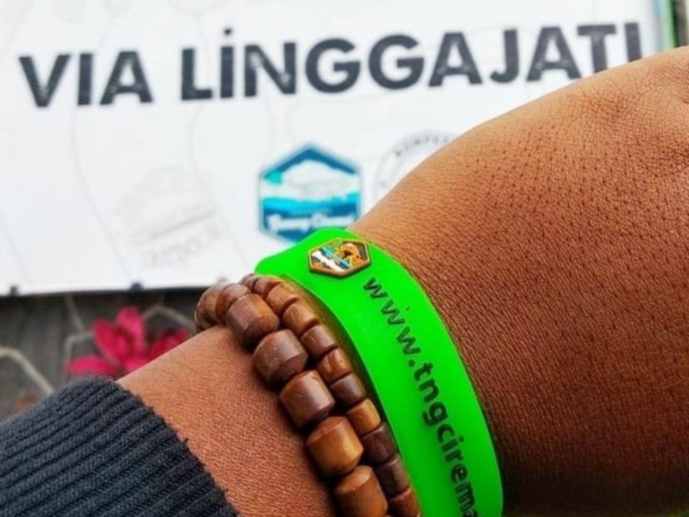 Cegah Pendakian Ilegal, Naik Gunung Ciremai Diberi Gelang Identitas