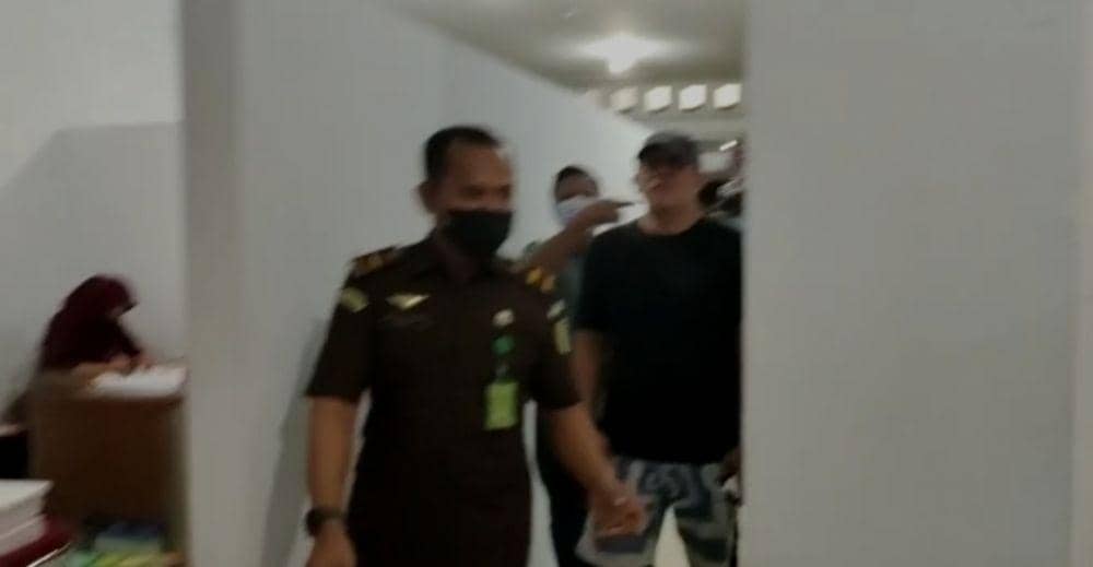 Tim Tabur Kejati Sulsel menangkap terpidana yang sempat jadi buronan. / Dok. Kejati Sulsel