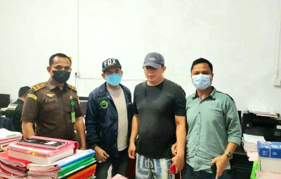 Tim Tabur Kejati Sulsel menangkap terpidana yang sempat jadi buronan. / Dok. Kejati Sulsel