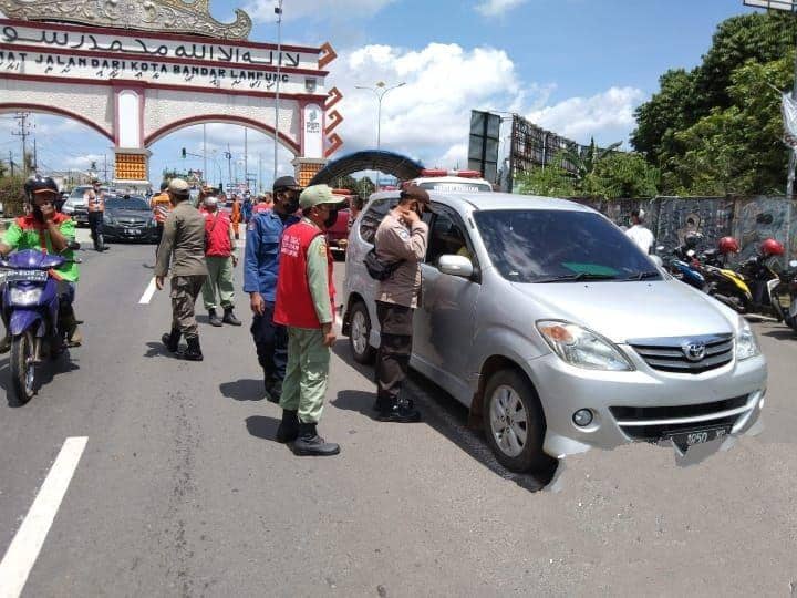 Pemerintah Kota (Pemkot) Bandar Lampung melalui Satuan Tugas (Satgas) Penanganan COVID-19 kembali memberlakukan penyekatan di pintu-pintu masuk menuju Kota Tapis Bersari. (IDN Times/Istimewa)