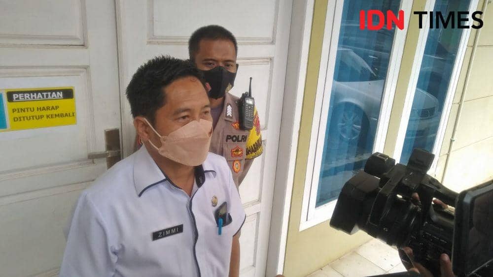 Direktorat Reserse Kriminal Khusus (Ditreskrimsus) Polda Lampung akan menindak tegas para penimbun minyak goreng, terkhusus kemasan satu harga Rp14 ribu. (IDN Times/Tama Yudha Wiguna)