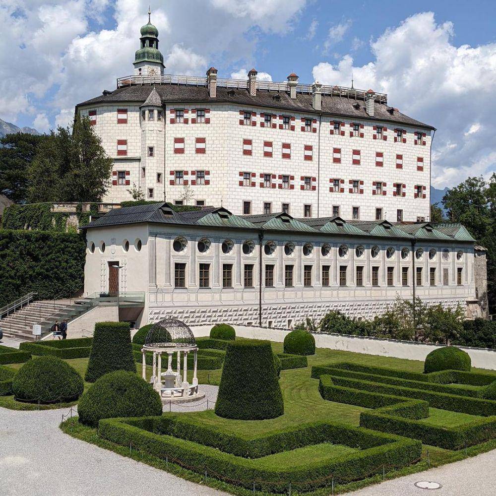 potret Ambras Castle (instagram.com/josefschar7777)