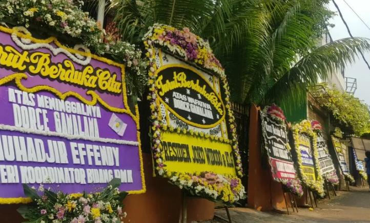 Artis Dorce Gamalama Meninggal, Presiden hingga Budayawan Kirim Bunga